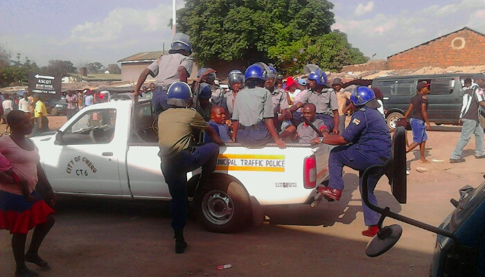 Riot police fought pitched battles with street vendors in Gweru on Monday during a failed bid to clear the city centre of informal traders accused of fuelling an outbreak of typhoid disease.